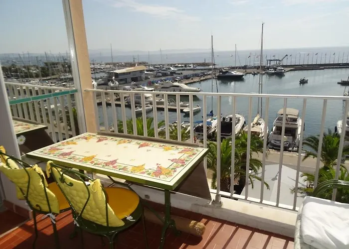 à Port Avec Loggia Et Parking - Fr-1-335-187